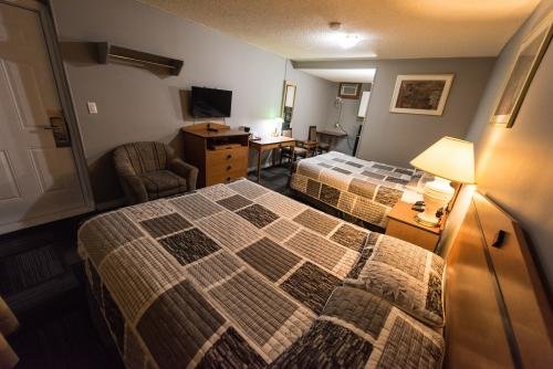 two_queen_bed_2