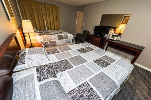 two_queen_bed_9